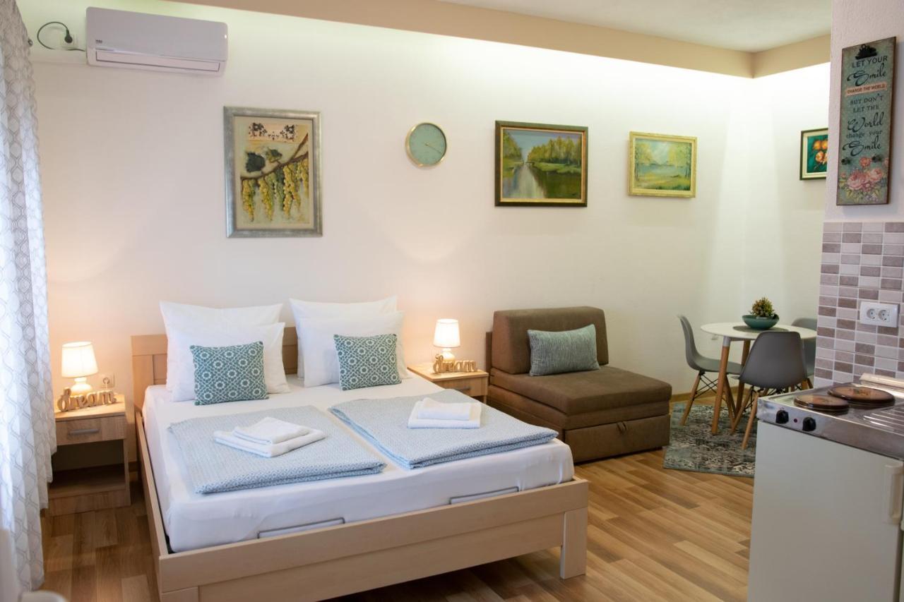 מוסטר Villa Acapulco מראה חיצוני תמונה