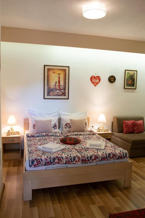 מוסטר Villa Acapulco מראה חיצוני תמונה