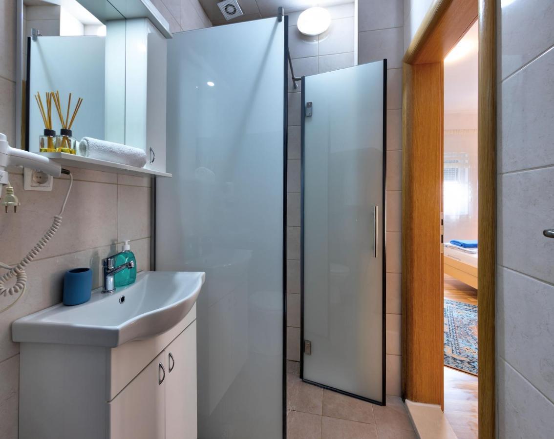 מוסטר Villa Acapulco מראה חיצוני תמונה