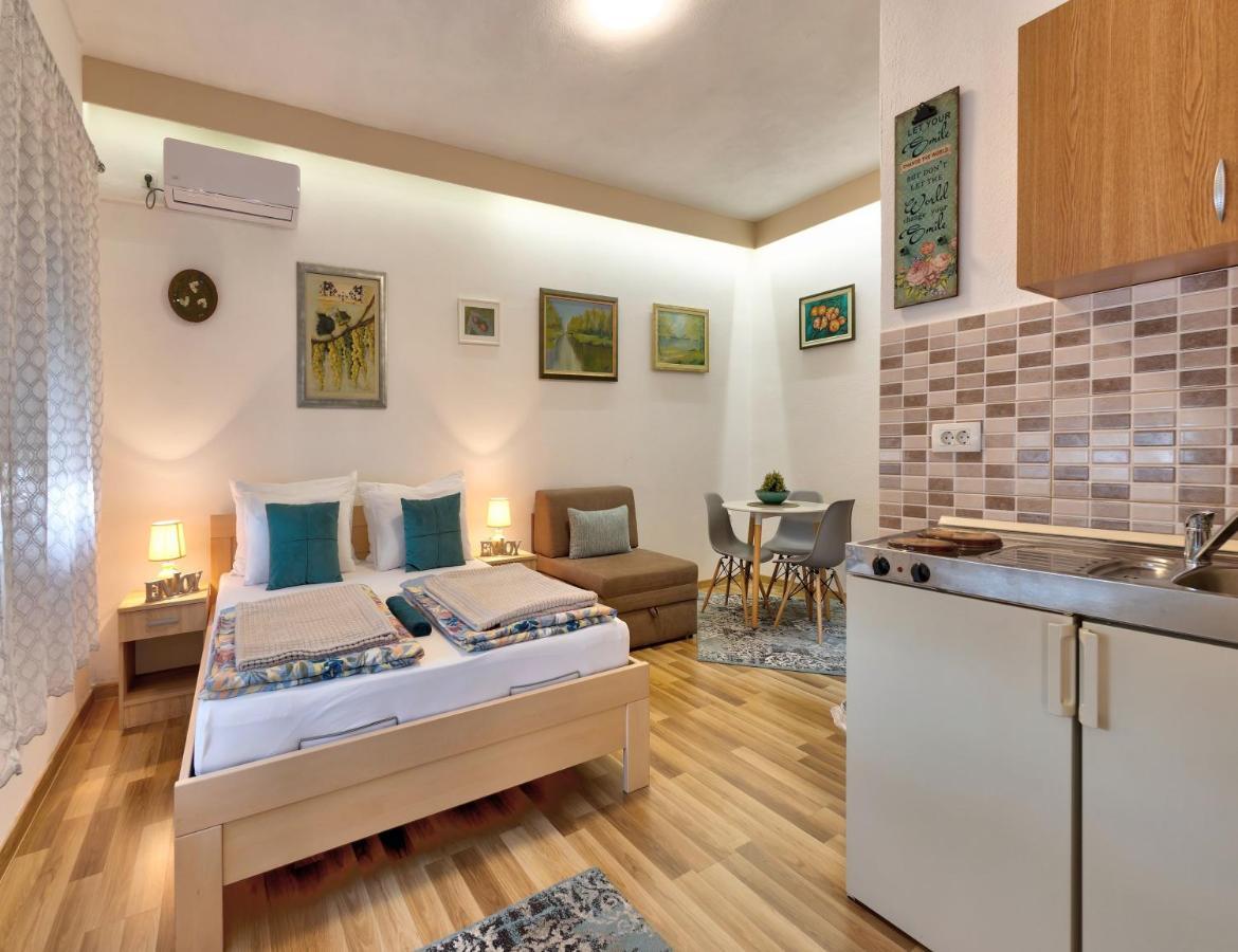 מוסטר Villa Acapulco מראה חיצוני תמונה