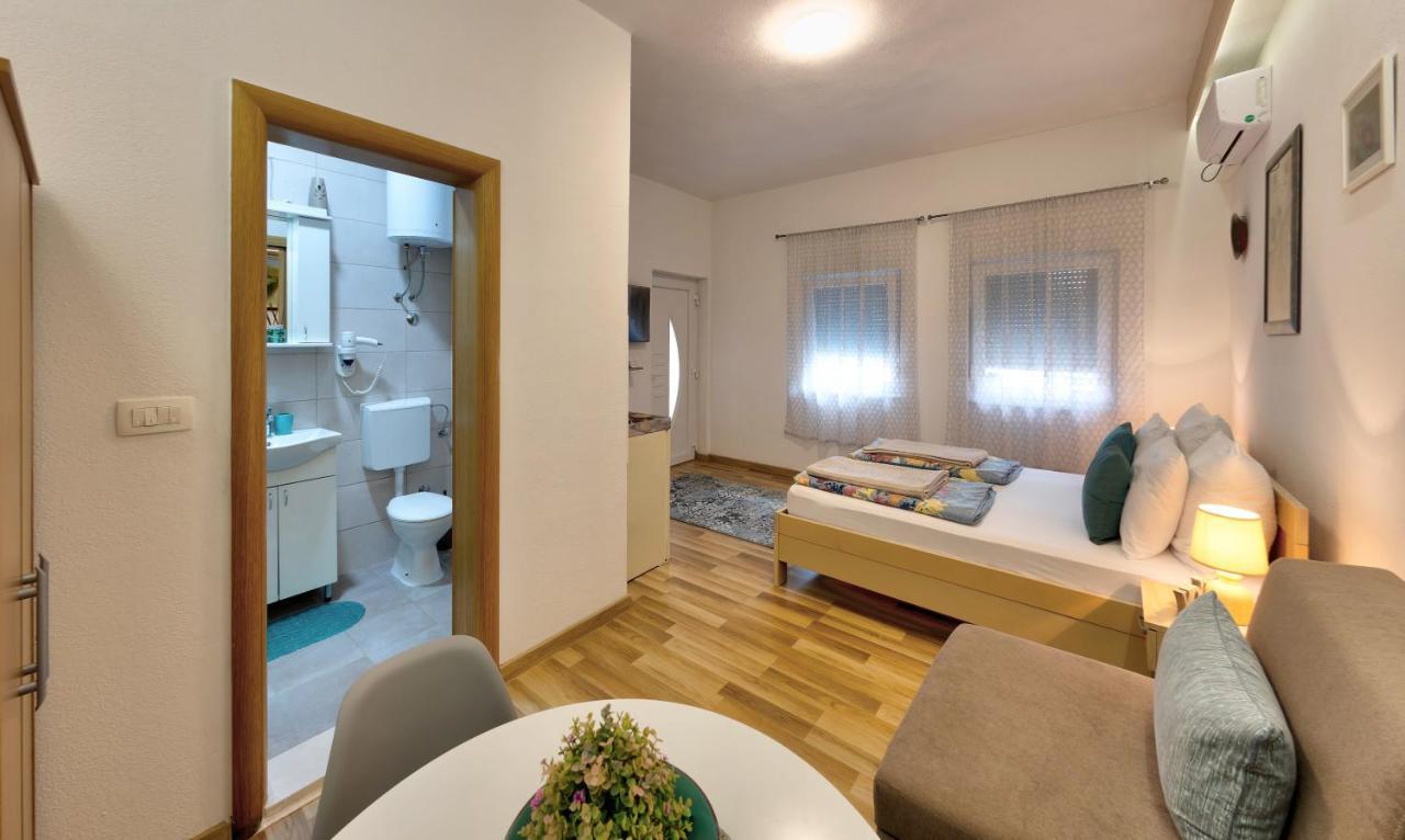 מוסטר Villa Acapulco מראה חיצוני תמונה